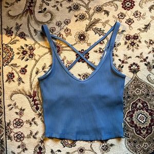 Vuori Rib Crop Tank in Blue size small